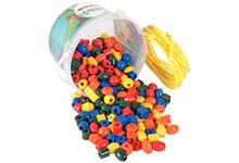 Seau de 245 perles en plastique 7 formes assorties