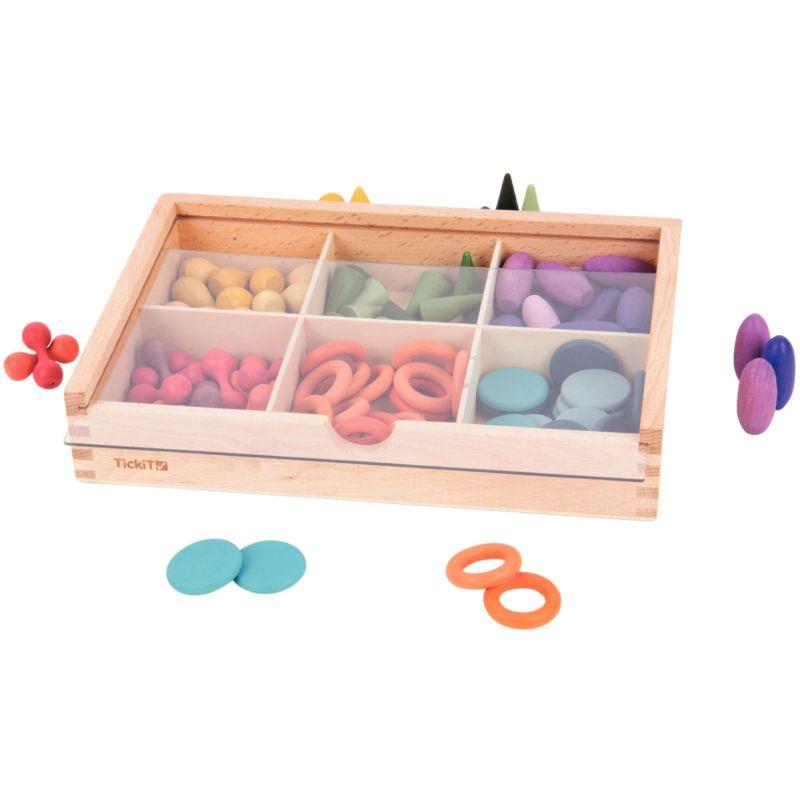 Image de  Boite de 109 pièces en bois de formes et couleurs assorties 