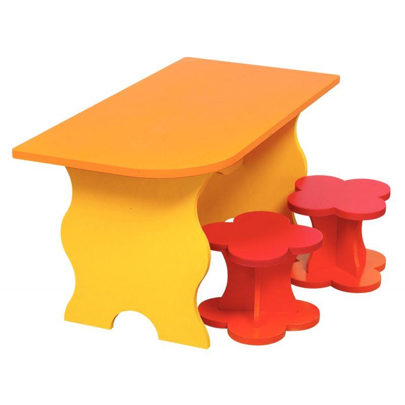 Image de  Coin repas avec 2 tabourets en bois 