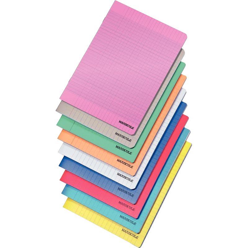 Image de  Piqûre 140 pages MAJUSCULE, format 24x32 cm, papier blanc 90g, seyès, couverture polypropylène rose 