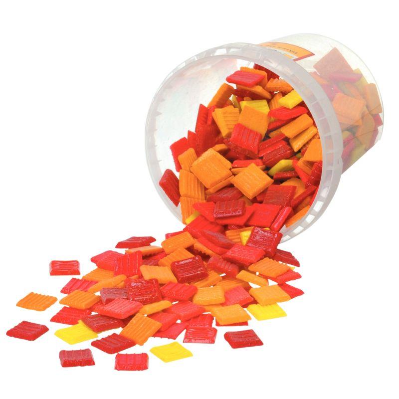 Image de  Seau de 1 kg de mosaïques 2x2 cm en pâte de verre rouge, orange, jaune 