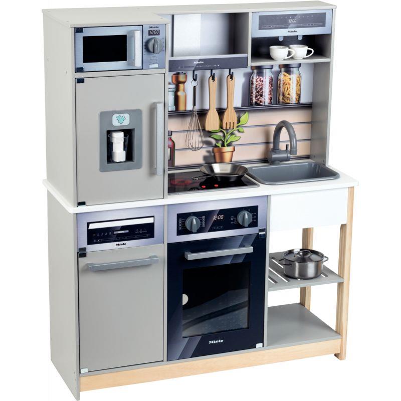 Image de  Cuisine familiale en bois MIELE 