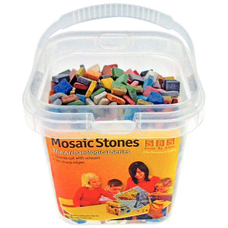 Image de  Seau de 1kg de petites mosaïques antiques, format 10x10 mm, 12 couleurs assorties 