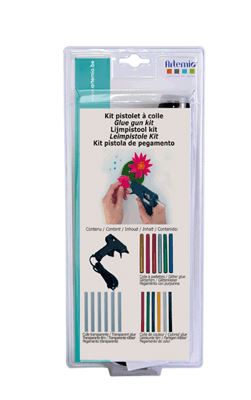 Image de  Kit mini pistolet à colle permettant de faciliter tous vos collages, livré avec 18 bâtons de colle diamètre 7 mm 6 bâton de colle à paillettes, 6 bâtons de colle transparente, 6 bâtons de colle de couleur Colle à chaud pour coller aussi feutrine et bois Le temps de séchage étant très court, le pistolet à colle est très pratique pour encoller rapidement et solidement Il convient aussi parfaitement pour encoller sur des surfaces irrégulières ou poreuses Le pistolet mesure 12 cm x 9 cm x 2 cm environ 