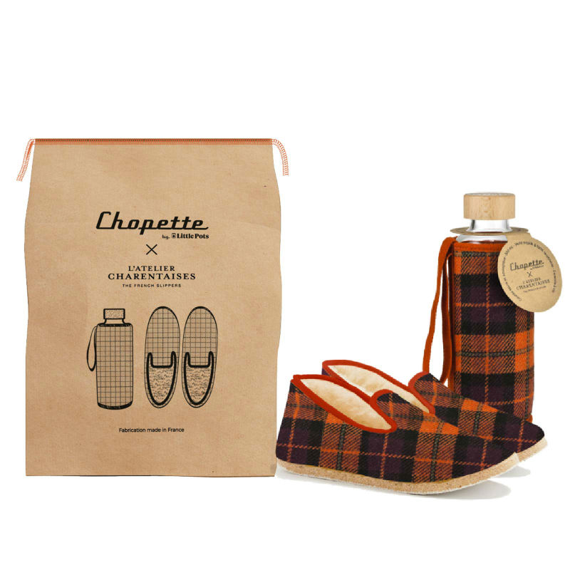 Image de  Coffret gourde 45cl & chaussons Charantaises T42 à carreaux 